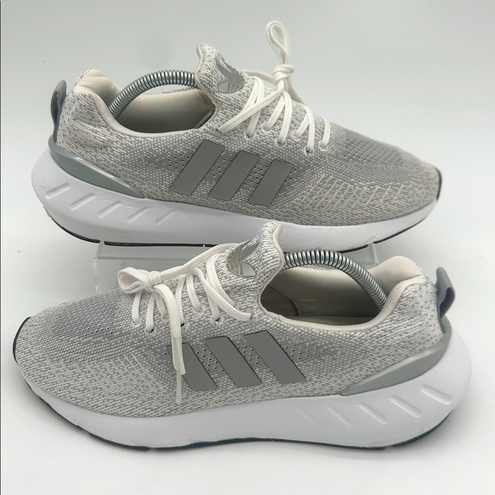 adidas Swift Run 22 Originals Womens Size 9 White Gray HP7792